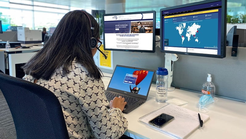 woman-desk-manager-view
